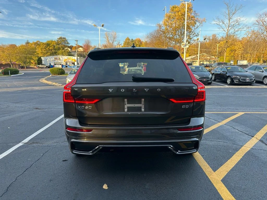 Volvo XC60 B5 Core Dark Theme - изображение 5