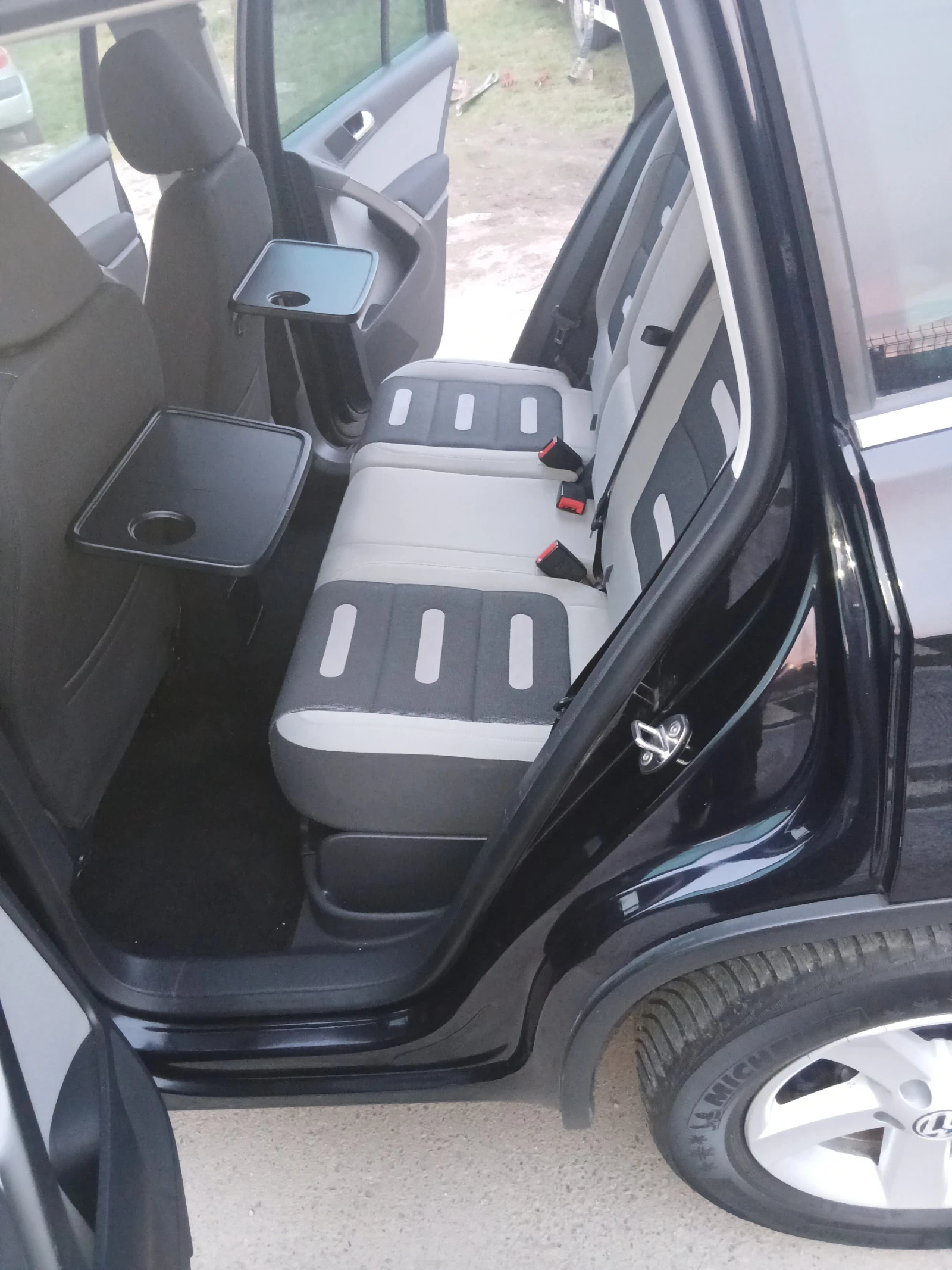 VW Tiguan 1.4тфси, снимка 7 - Автомобили и джипове - 53931256