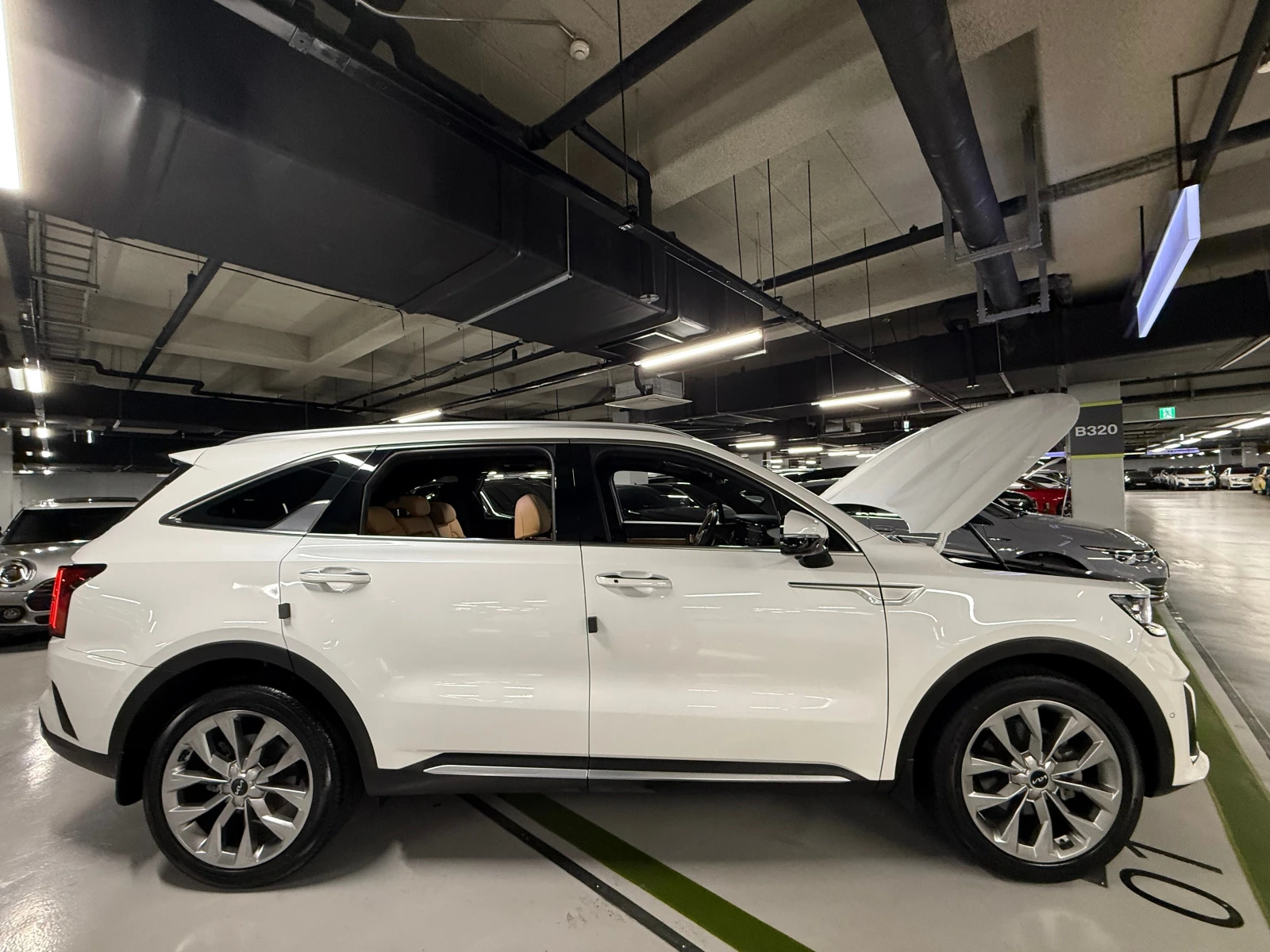 Kia Sorento 2.2 CRDI 4x4 - OЧАКВАН ВНОС, снимка 3 - Автомобили и джипове - 55292586