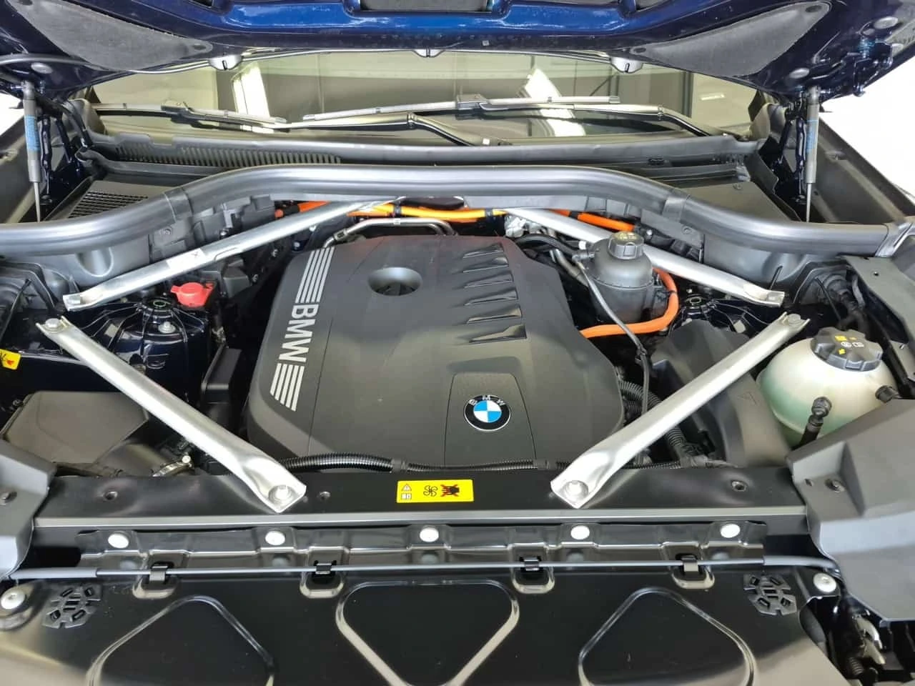 BMW X5 XDRIVE50E| M-PACK| SWAROWSKI| BOWERS| HUD| , снимка 16 - Автомобили и джипове - 56324679