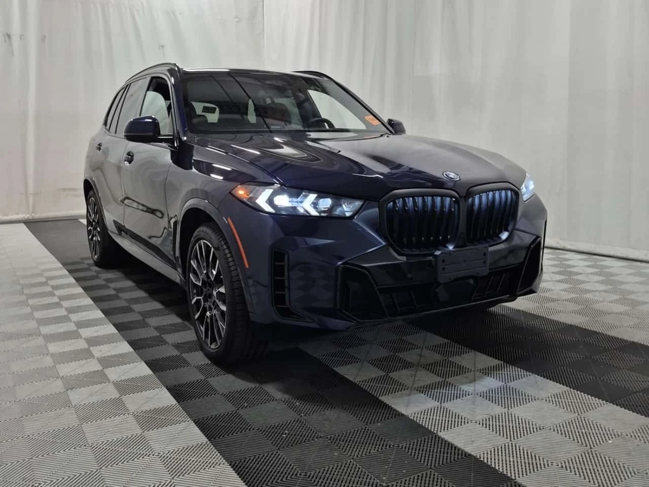 BMW X5 XDRIVE50E| M-PACK| SWAROWSKI| BOWERS| HUD| , снимка 2 - Автомобили и джипове - 56324679