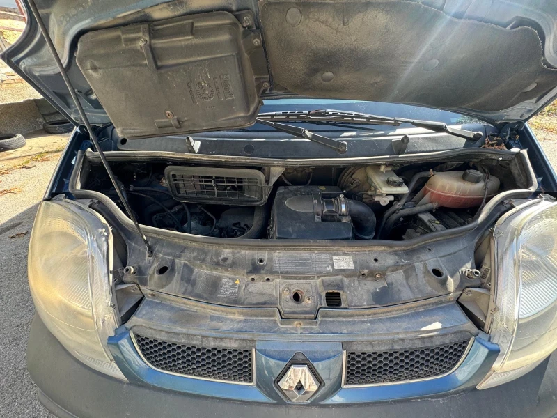 Renault Trafic 2.5 dCi , снимка 8 - Бусове и автобуси - 51772273