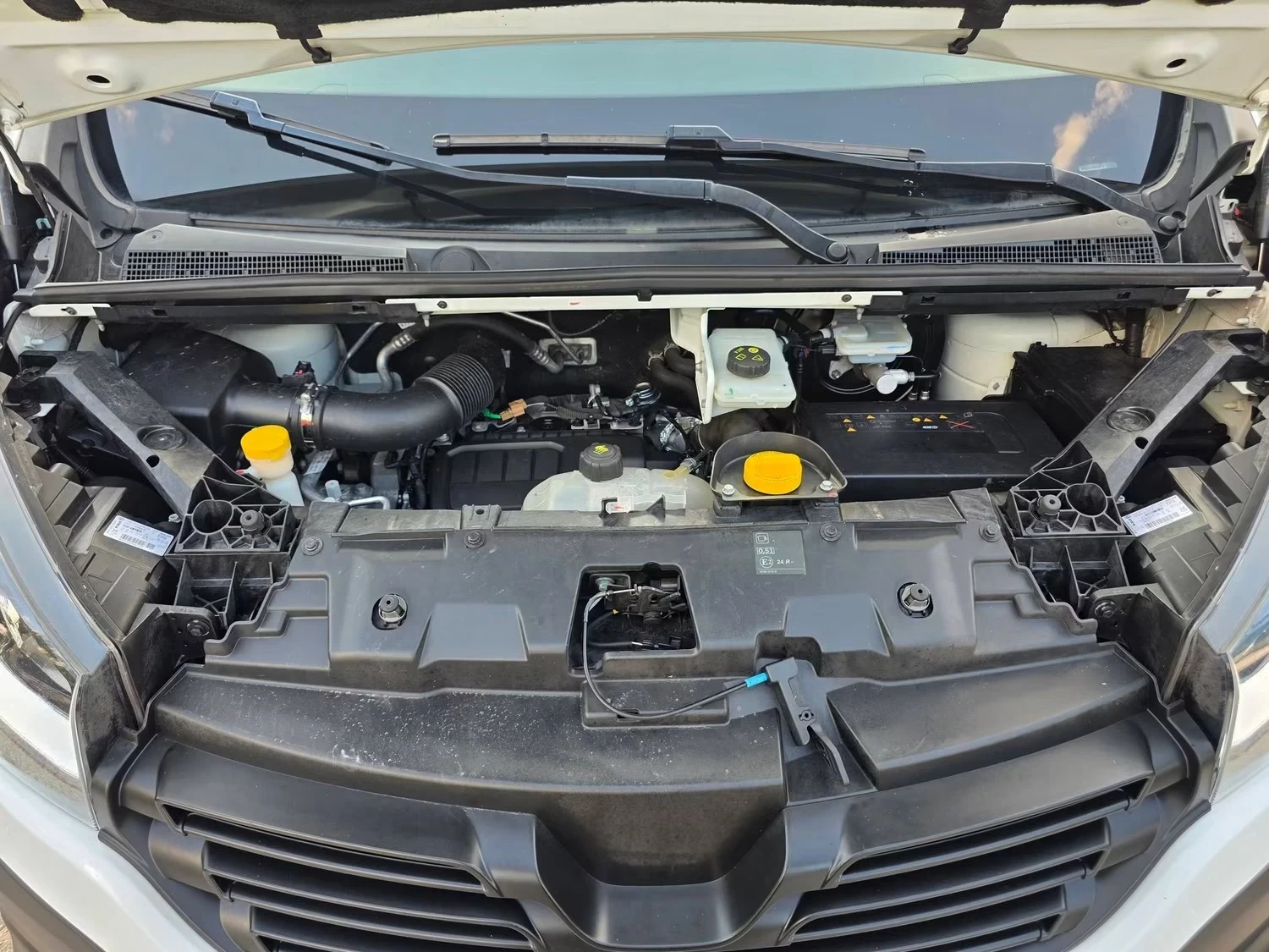 Renault Trafic 1.6DCI 145K.C. / 9 МЕСТА / ДЪЛГА БАЗА / КЛИМАТИК, снимка 15 - Бусове и автобуси - 55592375