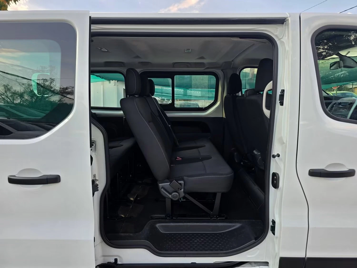 Renault Trafic 1.6DCI 145K.C. / 9 МЕСТА / ДЪЛГА БАЗА / КЛИМАТИК, снимка 10 - Бусове и автобуси - 55592375