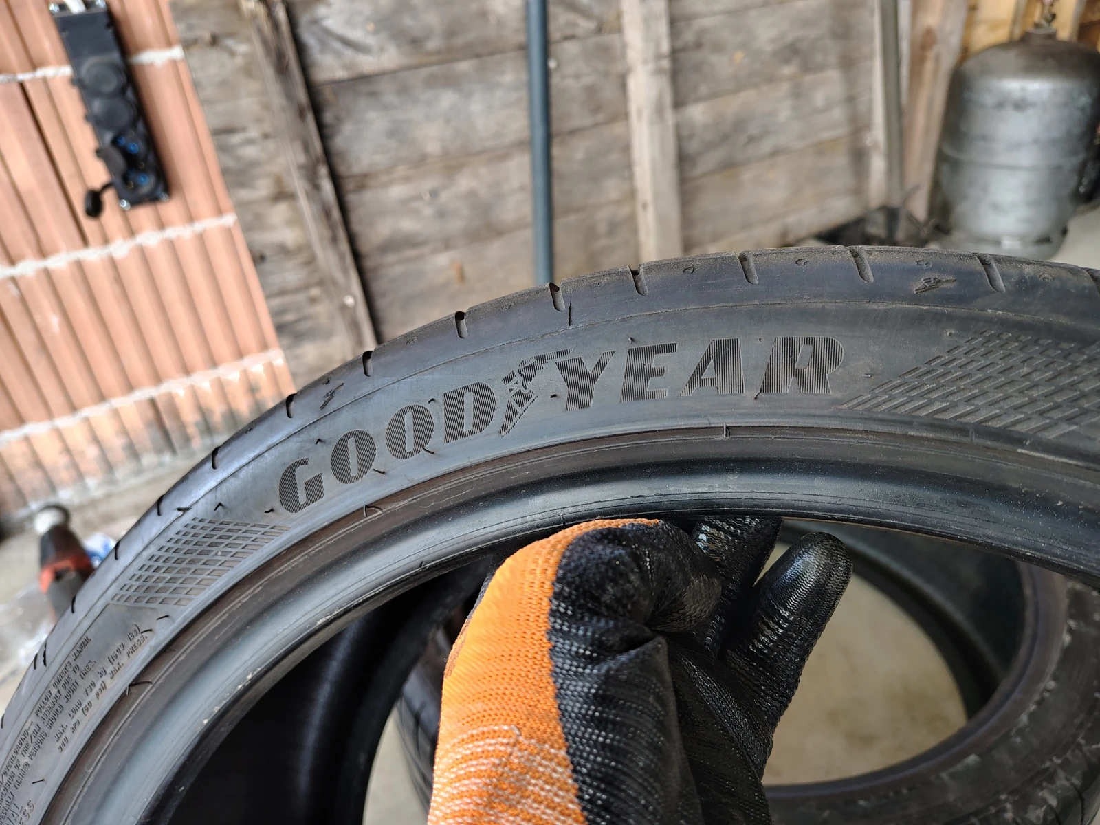 Гуми Летни 255/35R20, снимка 4 - Гуми и джанти - 55845789