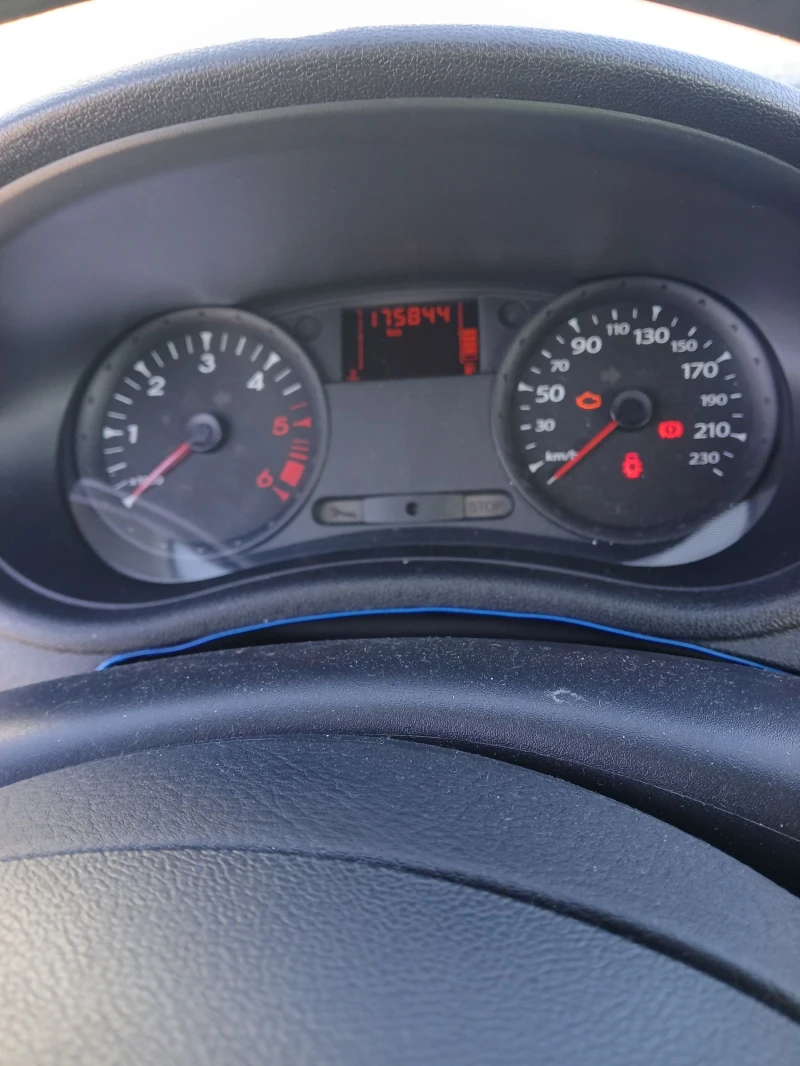 Renault Clio комби, снимка 5 - Автомобили и джипове - 52864923