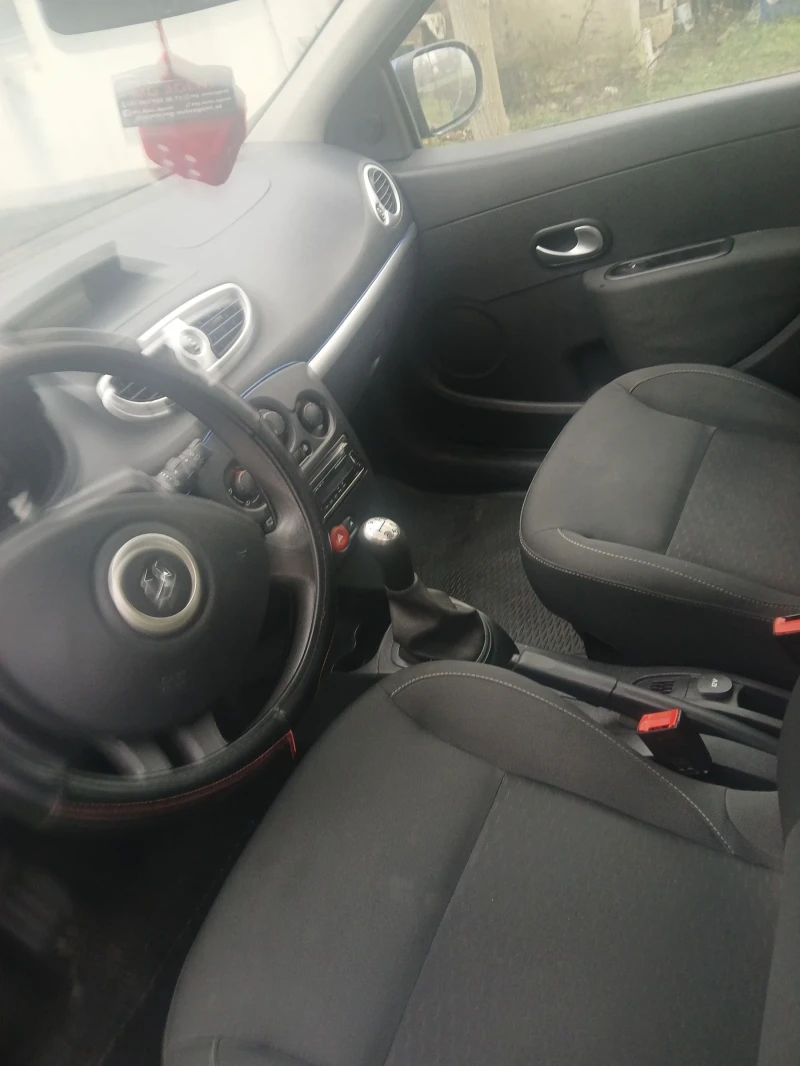 Renault Clio комби, снимка 8 - Автомобили и джипове - 52864923