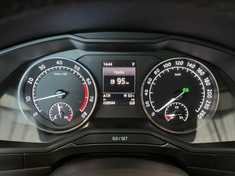 Skoda Superb 1.8TSI, снимка 12 - Автомобили и джипове - 52928662