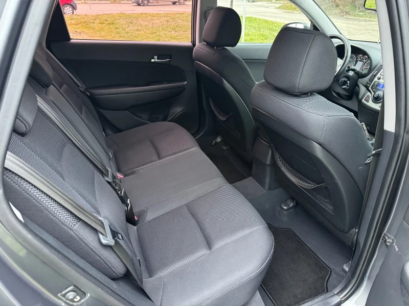 Hyundai I30 1.6 Бензин, снимка 11 - Автомобили и джипове - 53015606