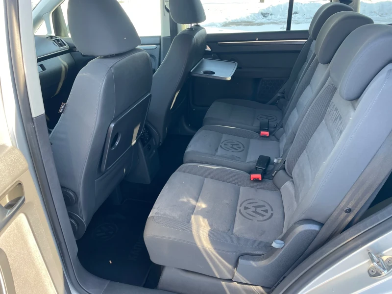 VW Touran  2.0TDI 140кс HIGHLINE* НАВИГАЦИЯ* ПОДГРЕВ* , снимка 14 - Автомобили и джипове - 53078266
