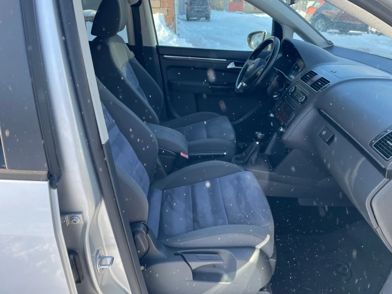VW Touran  2.0TDI 140кс HIGHLINE* НАВИГАЦИЯ* ПОДГРЕВ* , снимка 11 - Автомобили и джипове - 53078266