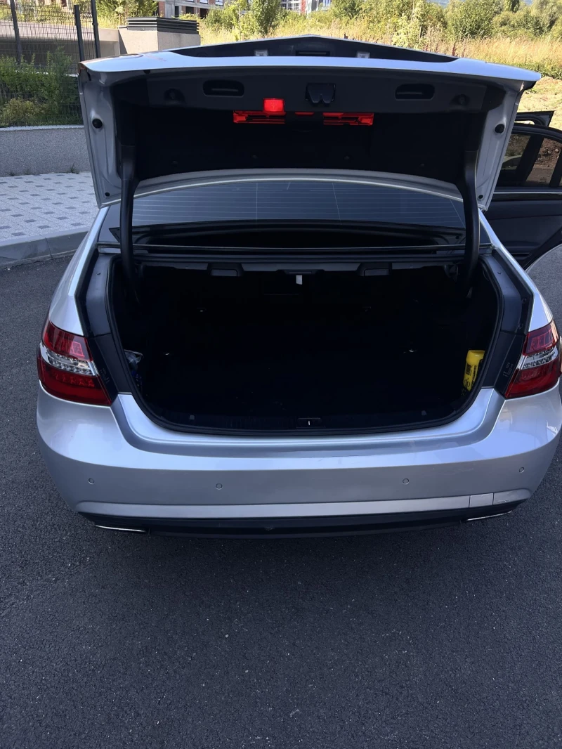 Mercedes-Benz E 220 AMG, снимка 13 - Автомобили и джипове - 53362483