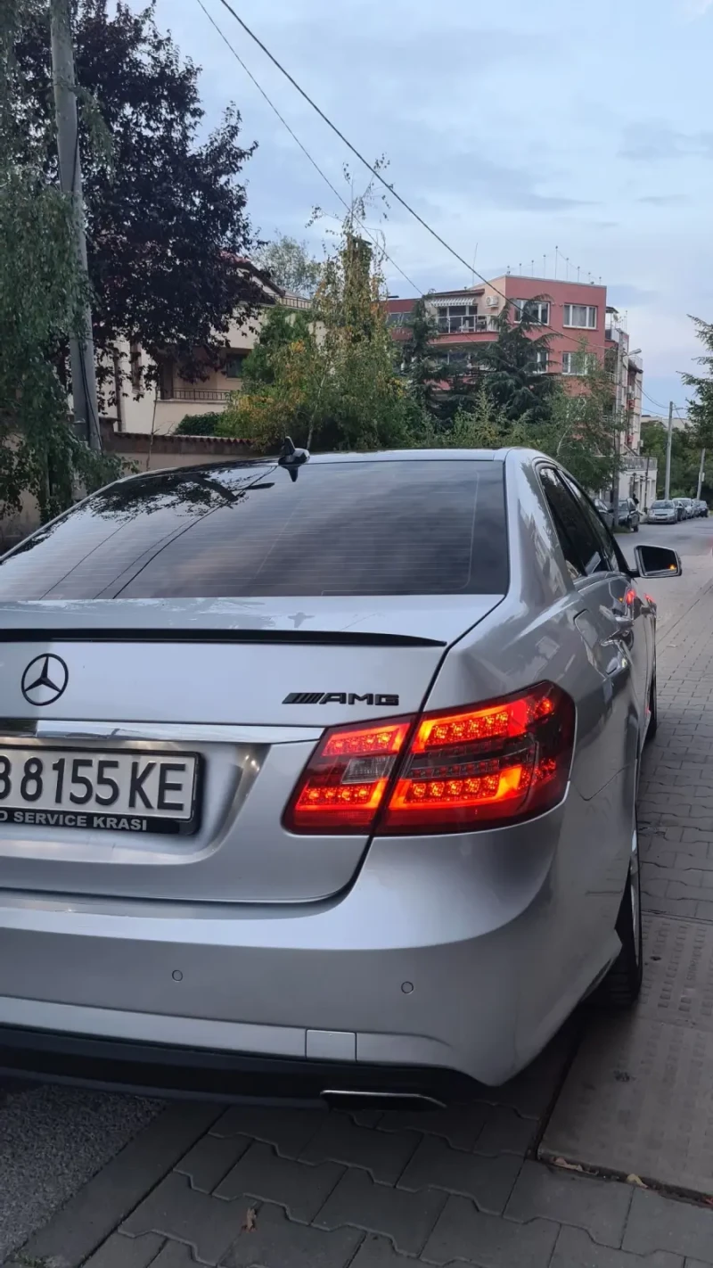 Mercedes-Benz E 220 AMG, снимка 3 - Автомобили и джипове - 53362483
