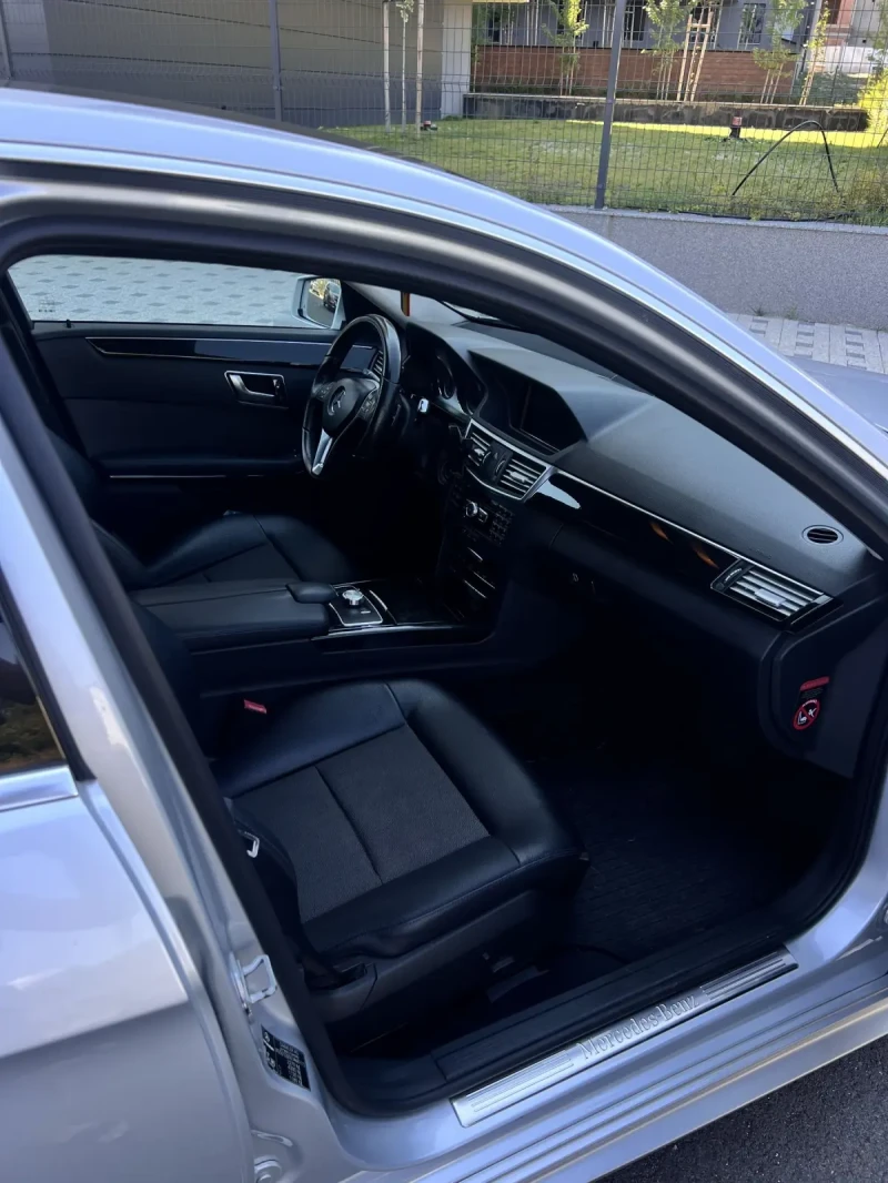 Mercedes-Benz E 220 AMG, снимка 11 - Автомобили и джипове - 53362483