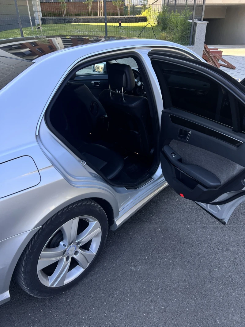 Mercedes-Benz E 220 AMG, снимка 12 - Автомобили и джипове - 53362483
