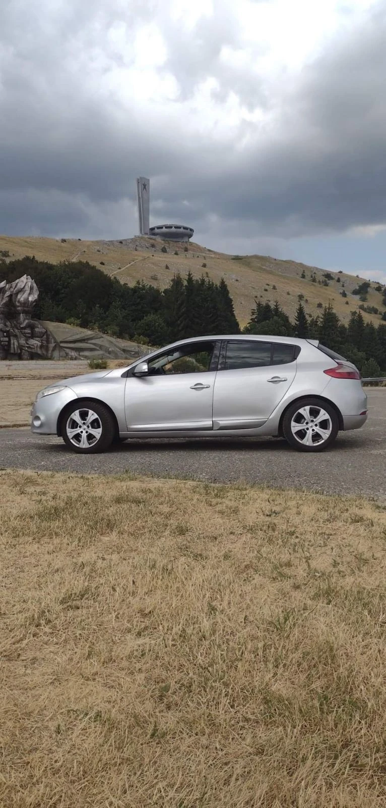 Renault Megane 1.5 dci, снимка 4 - Автомобили и джипове - 53753118