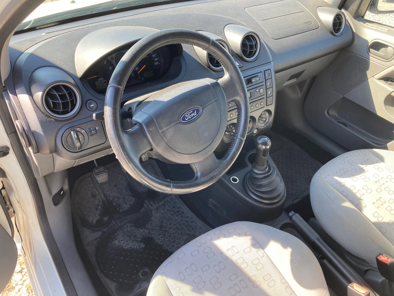 Ford Fiesta 1.4 HDI - изображение 6