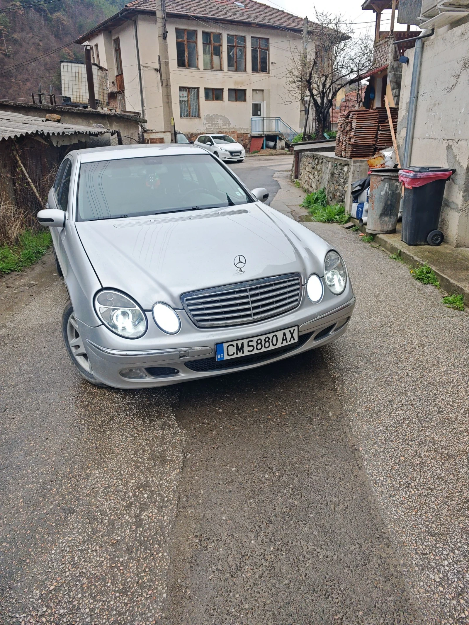 Mercedes-Benz E 220  - изображение 5
