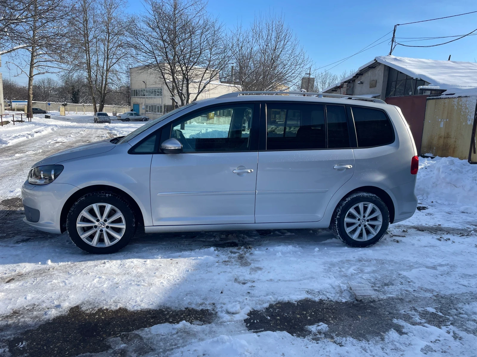 VW Touran  2.0TDI 140кс HIGHLINE* НАВИГАЦИЯ* ПОДГРЕВ*  - изображение 3