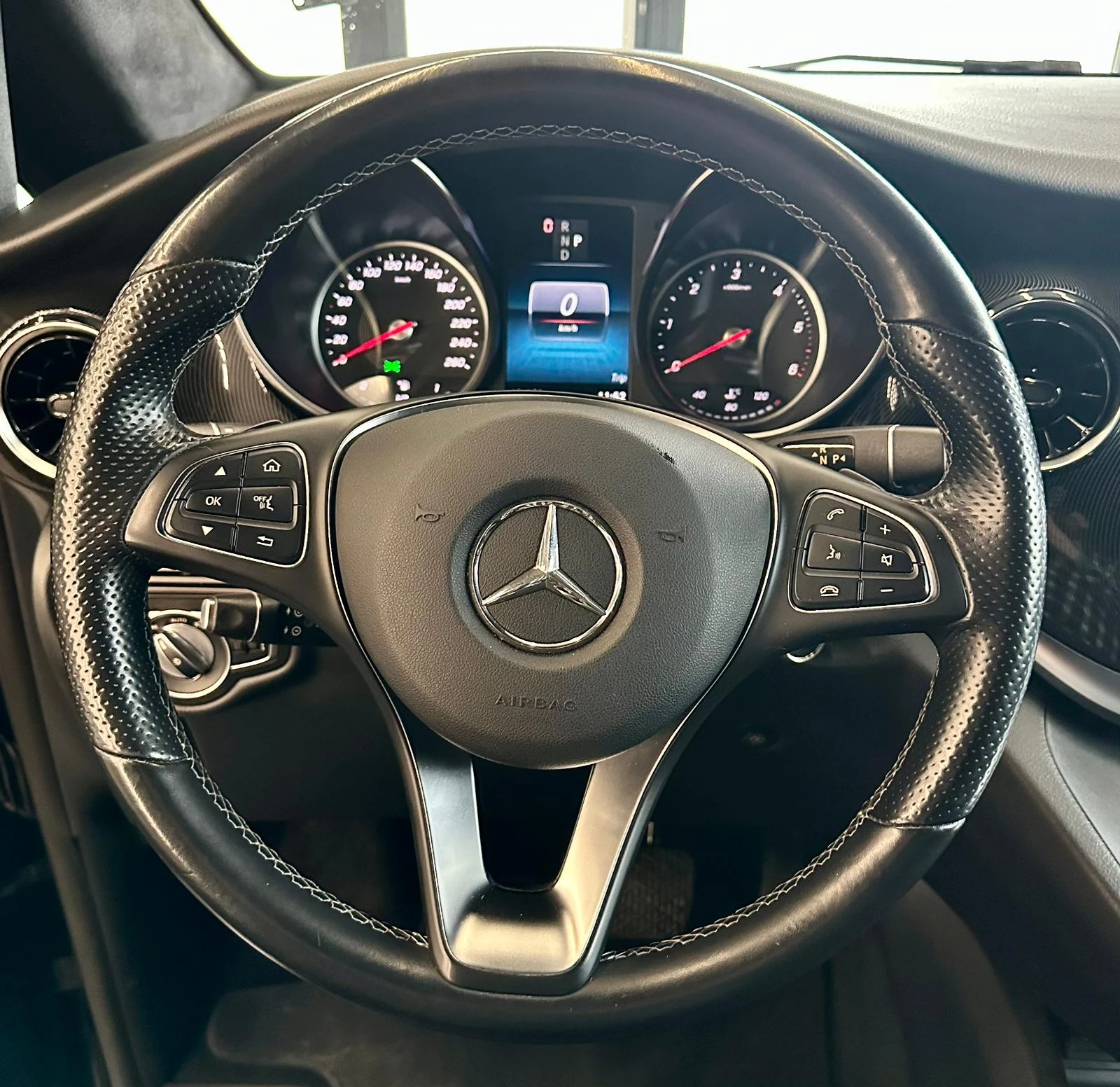 Mercedes-Benz V 300  V220* Maybach* 7-местен* Лизинг* Подгрев - изображение 10