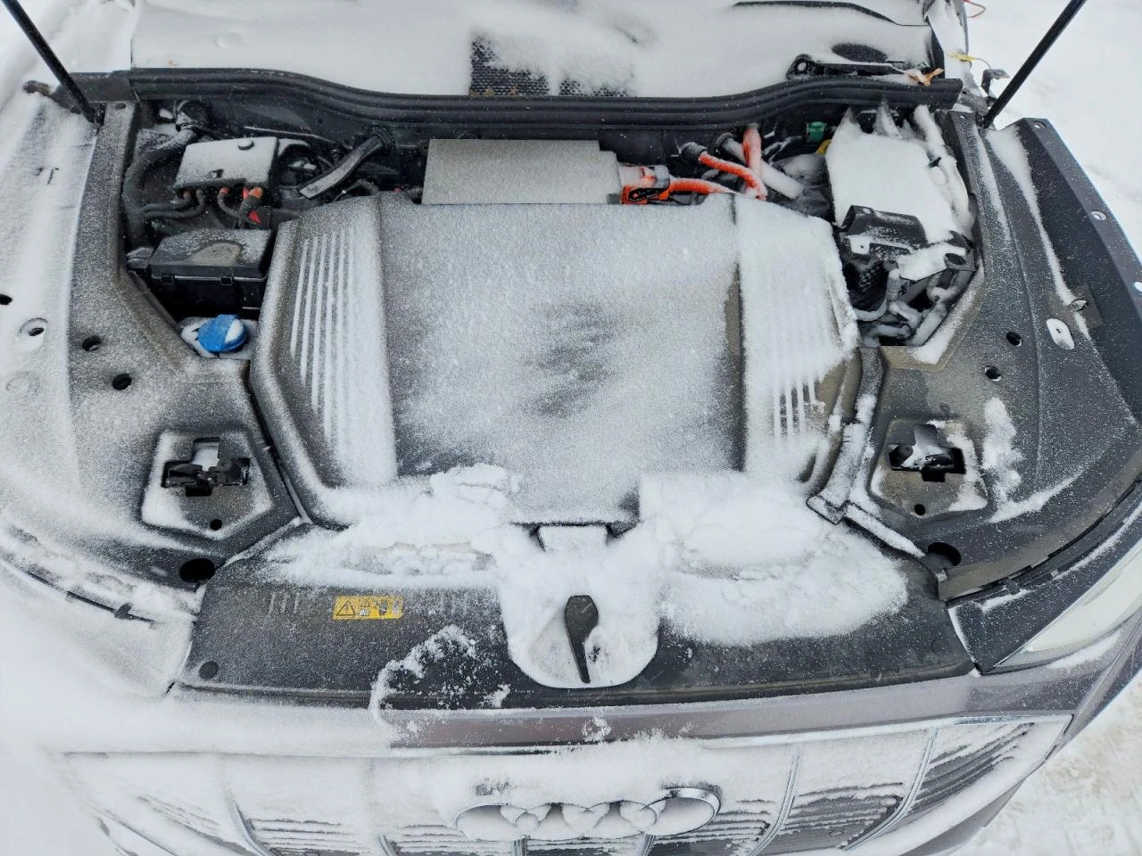 Audi E-Tron Prestige Quattro, снимка 11 - Автомобили и джипове - 54174445