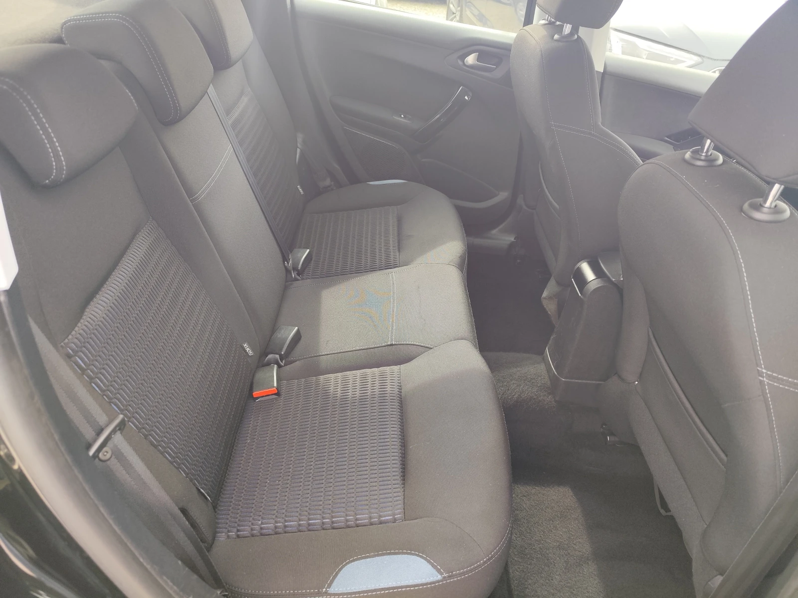 Peugeot 208 1.4HDi* EURO5B* LED* NAVI* , снимка 9 - Автомобили и джипове - 54202197