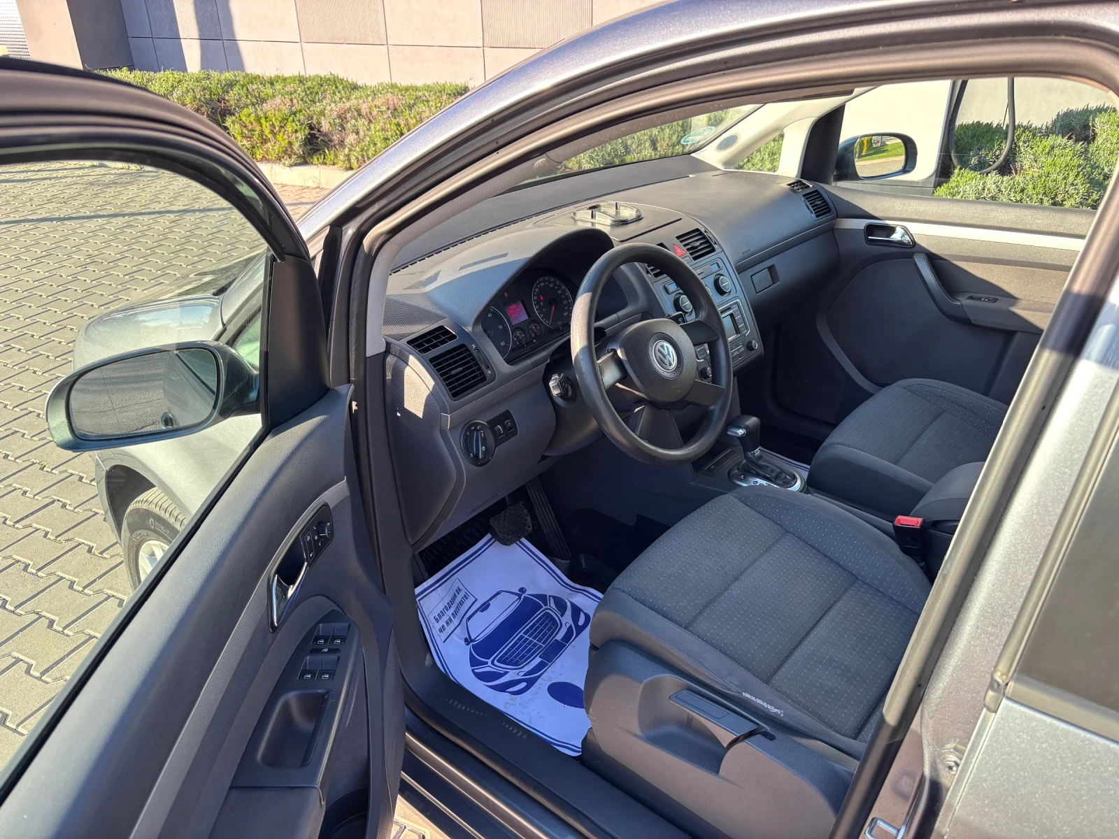 VW Touran 2.0 TDI 8V DSG //Xenon//, снимка 15 - Автомобили и джипове - 54322305