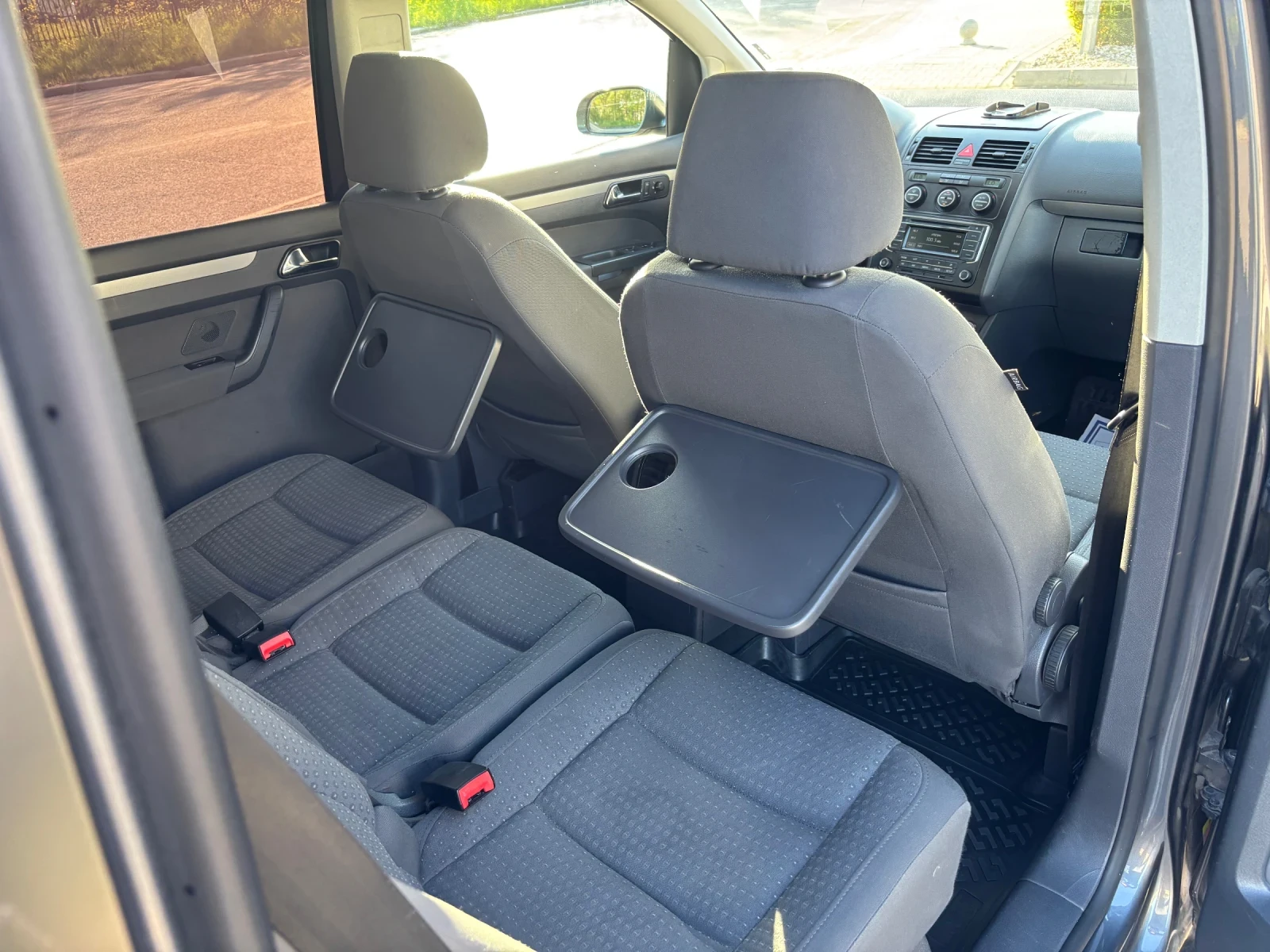 VW Touran 2.0 TDI 8V DSG //Xenon//, снимка 16 - Автомобили и джипове - 54322305