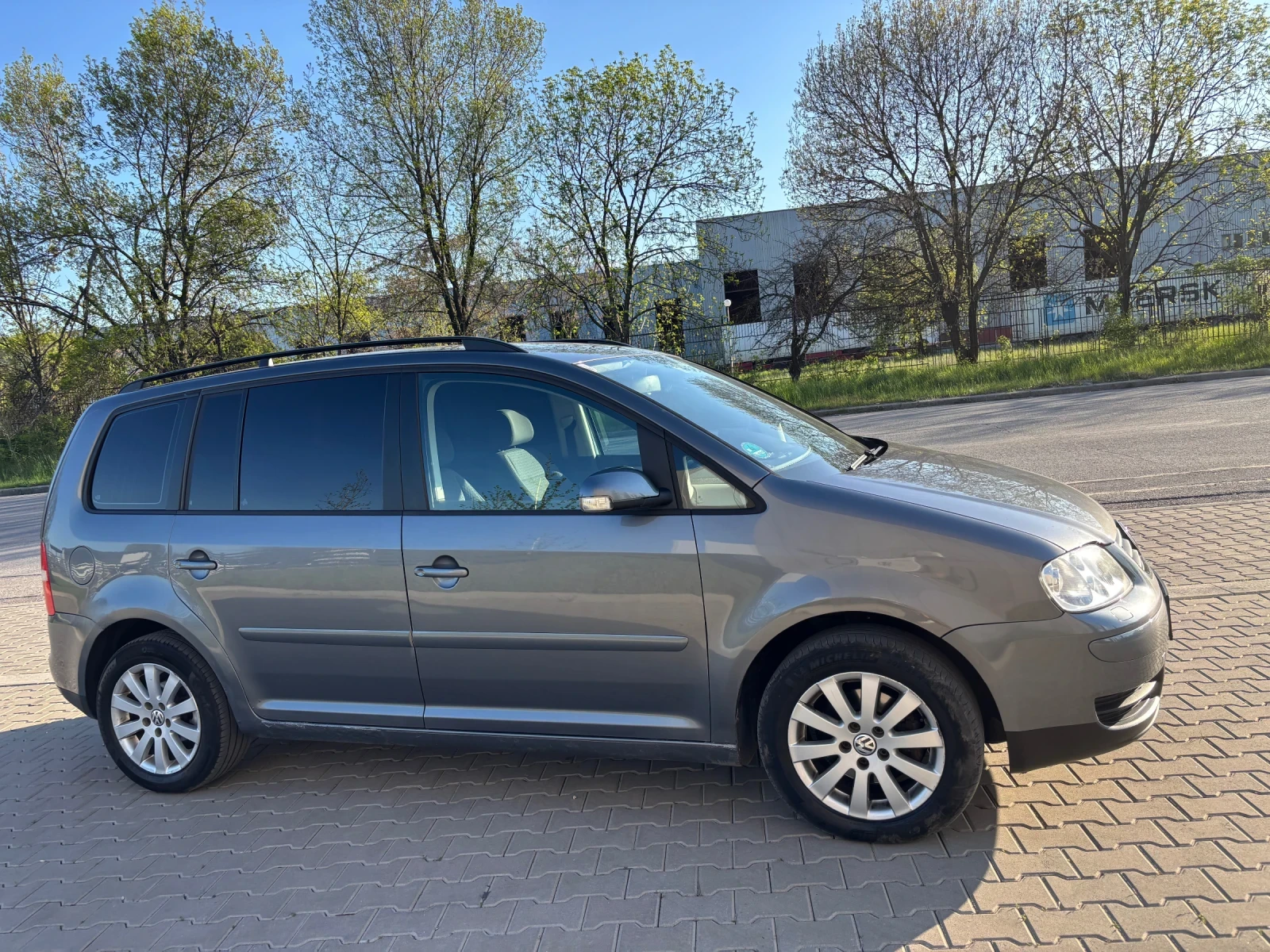 VW Touran 2.0 TDI 8V DSG //Xenon//, снимка 11 - Автомобили и джипове - 54322305