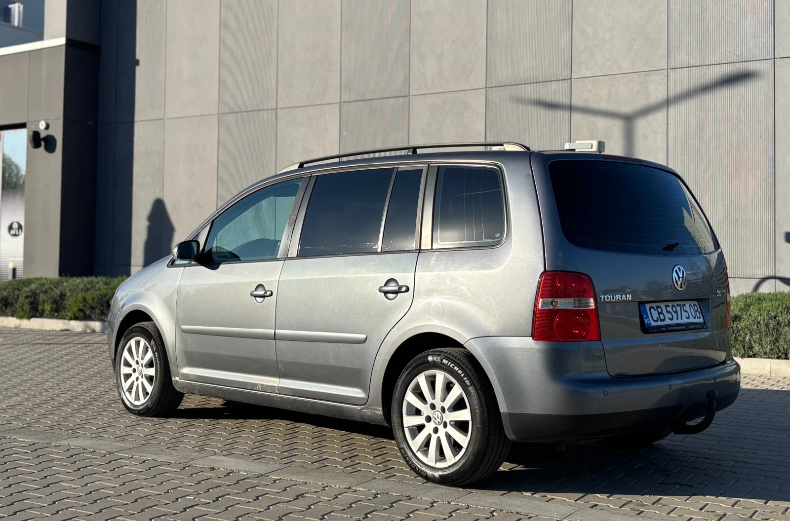 VW Touran 2.0 TDI 8V DSG //Xenon//, снимка 13 - Автомобили и джипове - 54322305