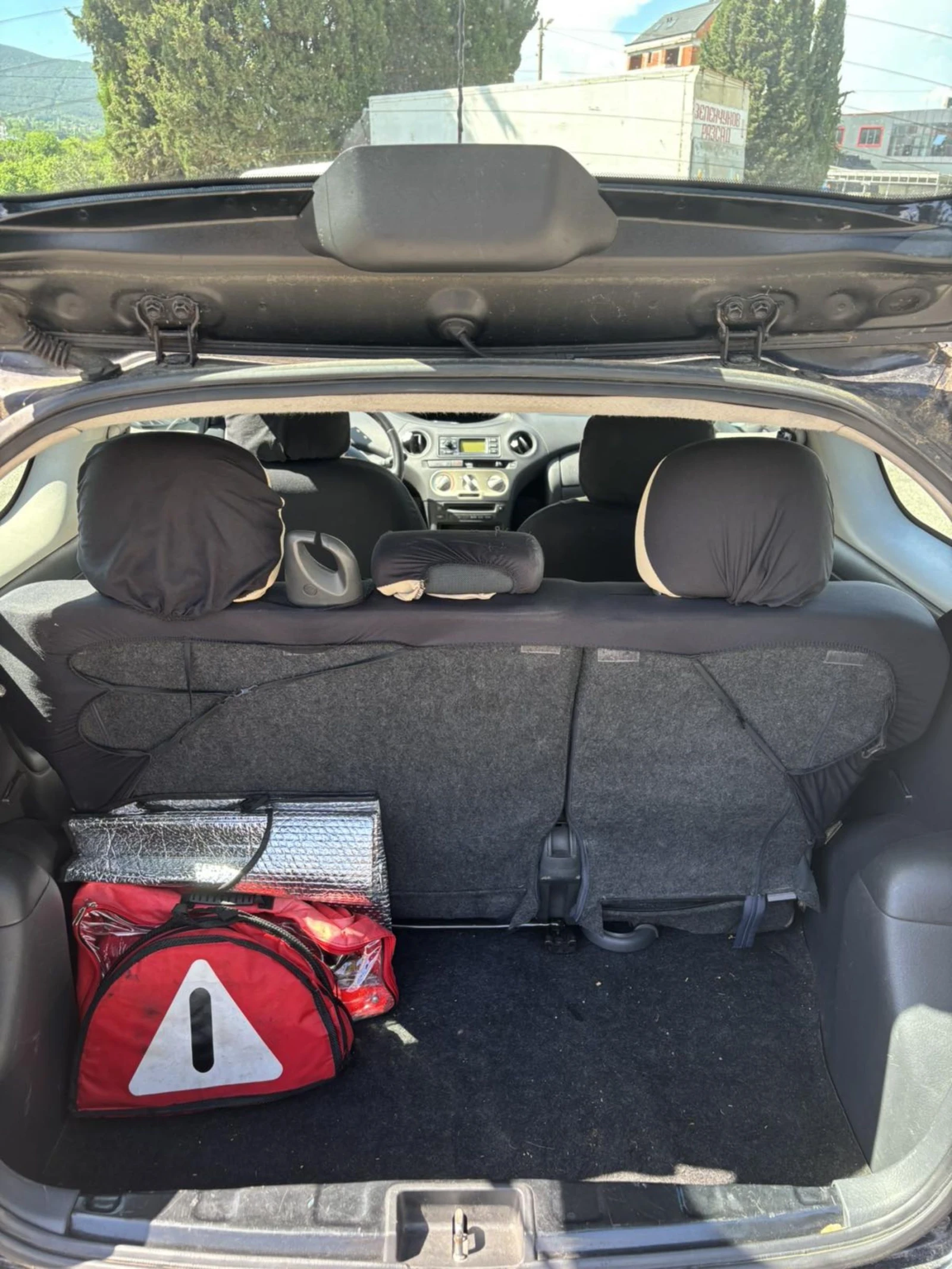 Toyota Yaris 1.0 VVT-i, снимка 10 - Автомобили и джипове - 54703415