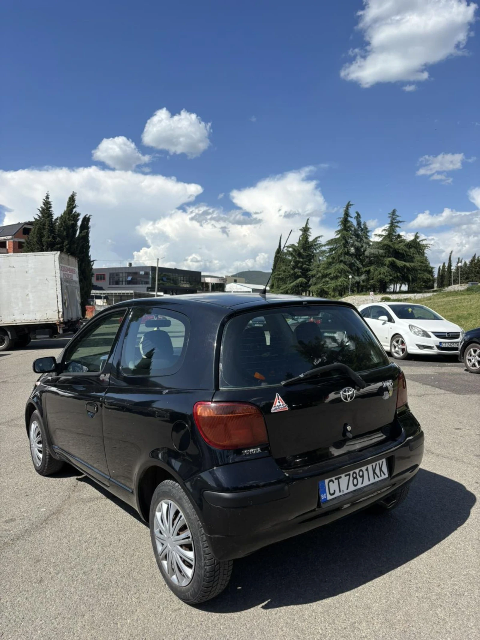 Toyota Yaris 1.0 VVT-i, снимка 3 - Автомобили и джипове - 54703415