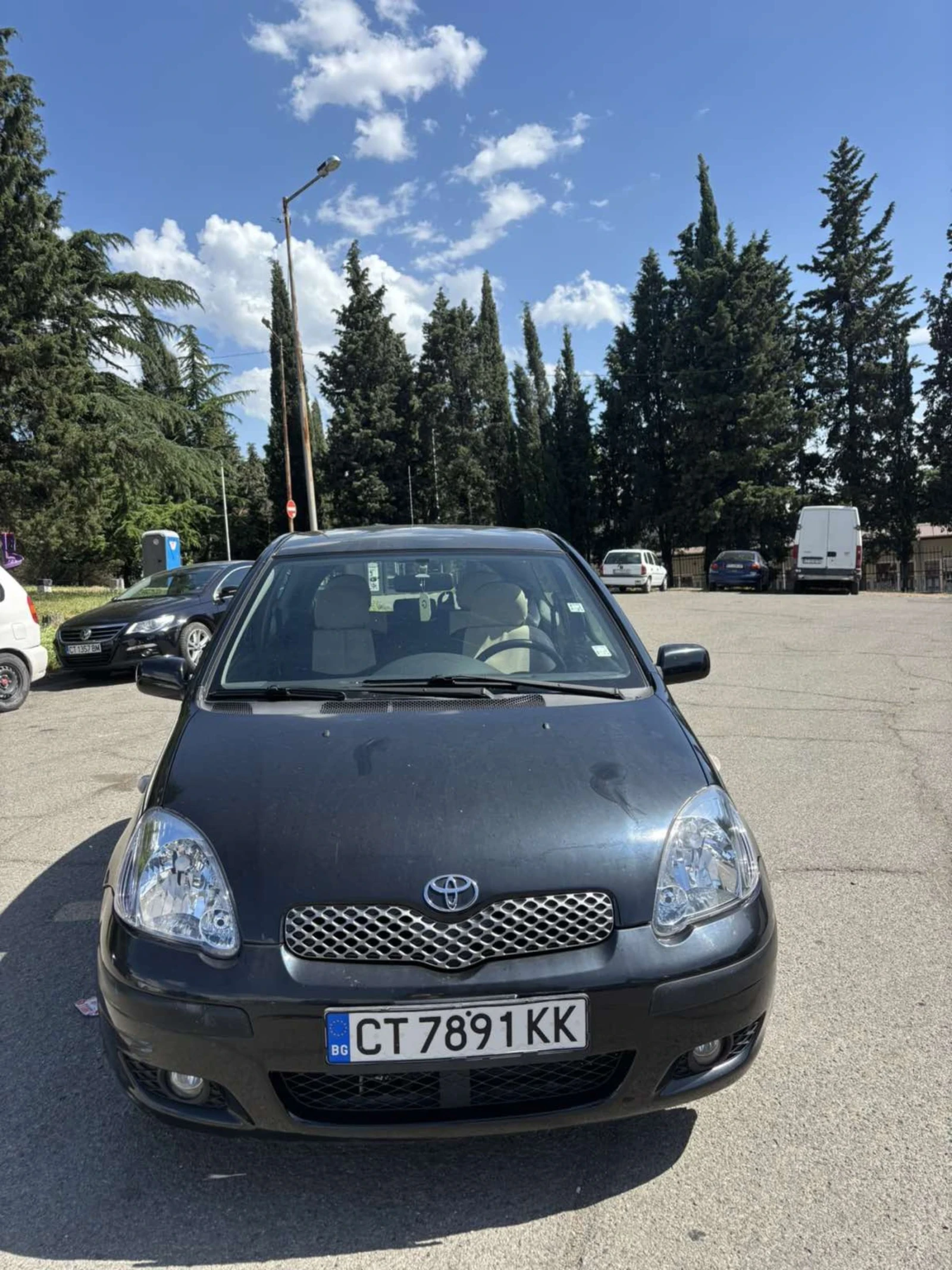 Toyota Yaris 1.0 VVT-i, снимка 2 - Автомобили и джипове - 54703415
