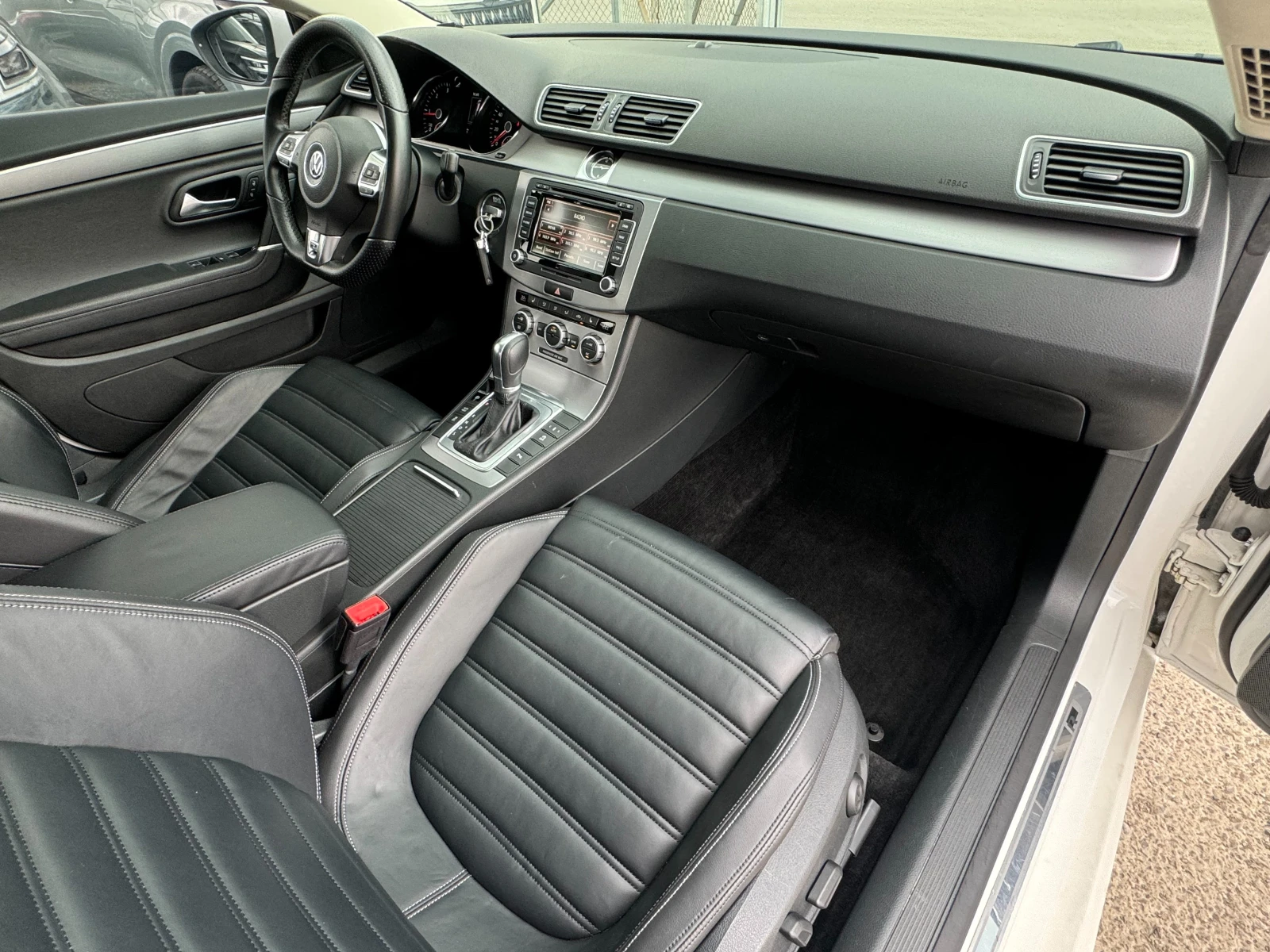 VW CC 2.0TDI BlueMotion ! R Line ! Facelift !, снимка 11 - Автомобили и джипове - 54824045