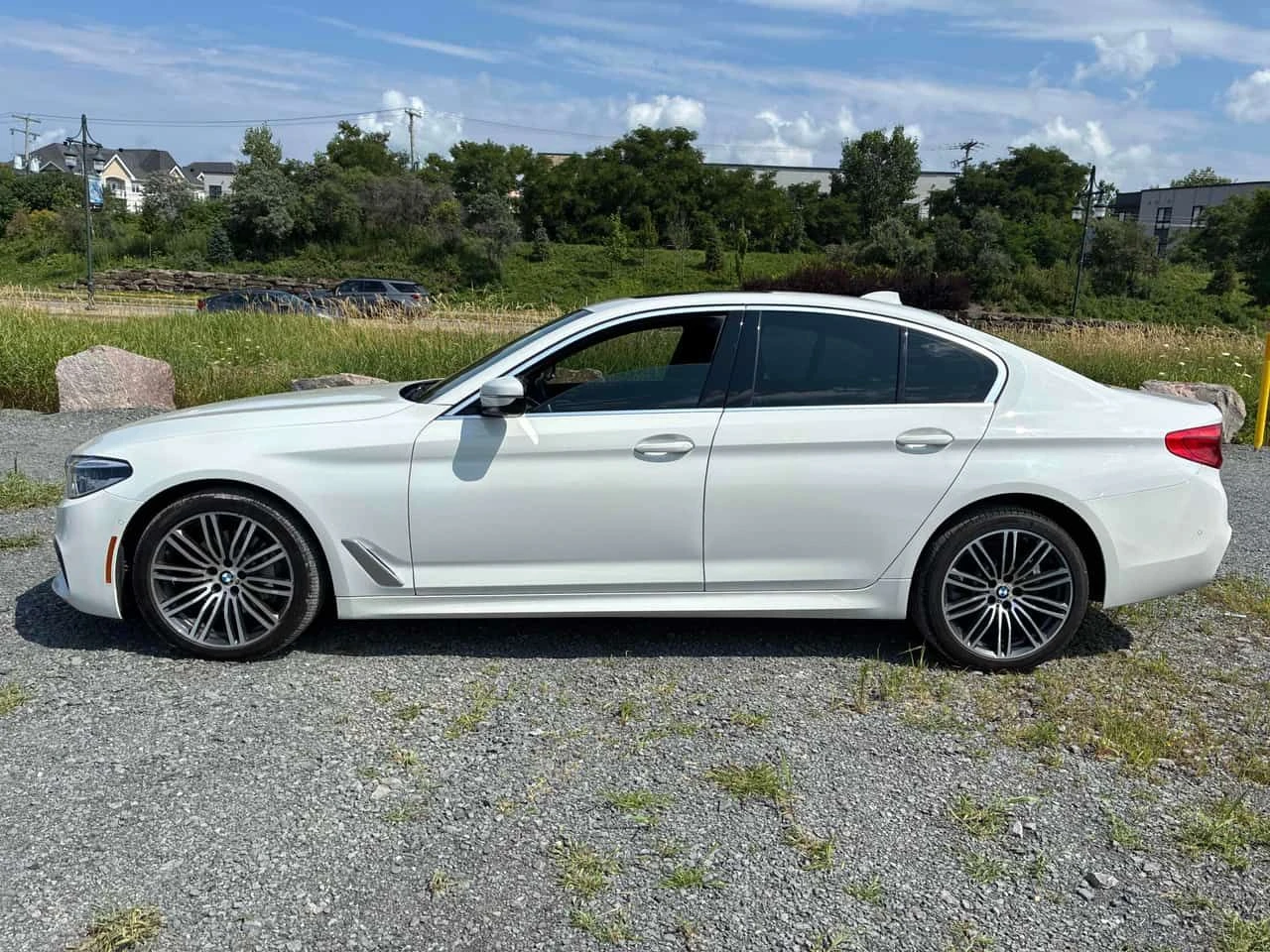 BMW 530 i xDrive | CARFAX | АВТОКРЕДИТ БЕЗ ПЪРВОНАЧАЛНА , снимка 2 - Автомобили и джипове - 55482989