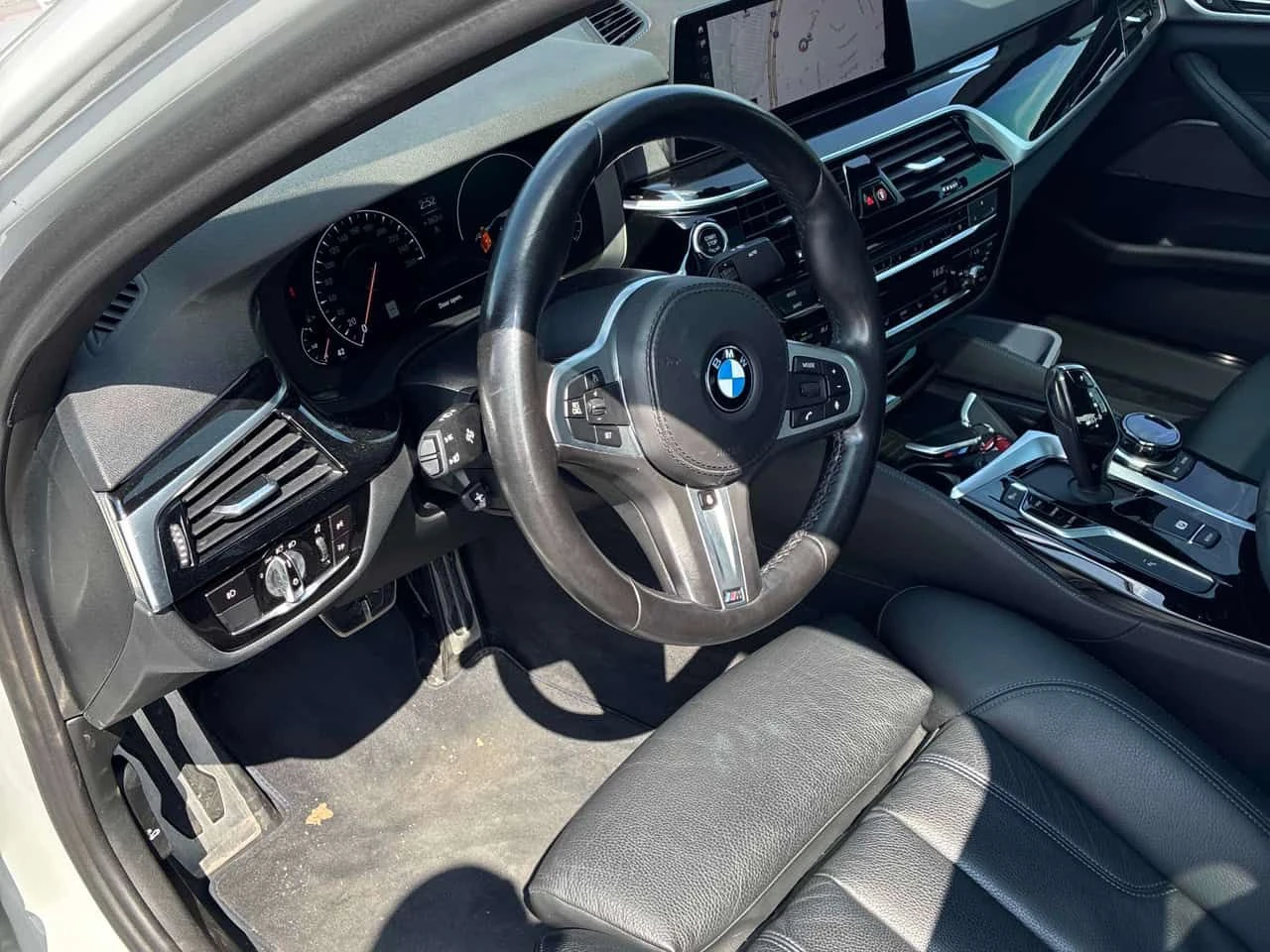 BMW 530 i xDrive | CARFAX | АВТОКРЕДИТ БЕЗ ПЪРВОНАЧАЛНА , снимка 5 - Автомобили и джипове - 55482989