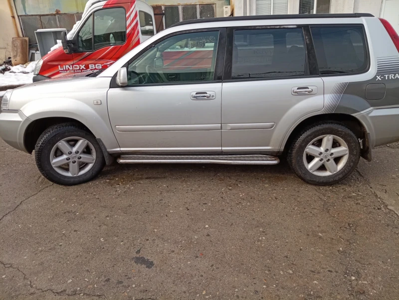 Nissan X-trail Джип , снимка 9 - Автомобили и джипове - 52661675