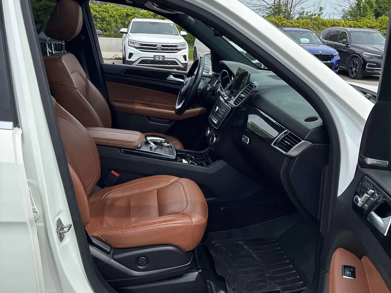 Mercedes-Benz GLE 400 | HARMAN KARDON | ПАНОРАМА | 360 | CARFAX | , снимка 16 - Автомобили и джипове - 54796572