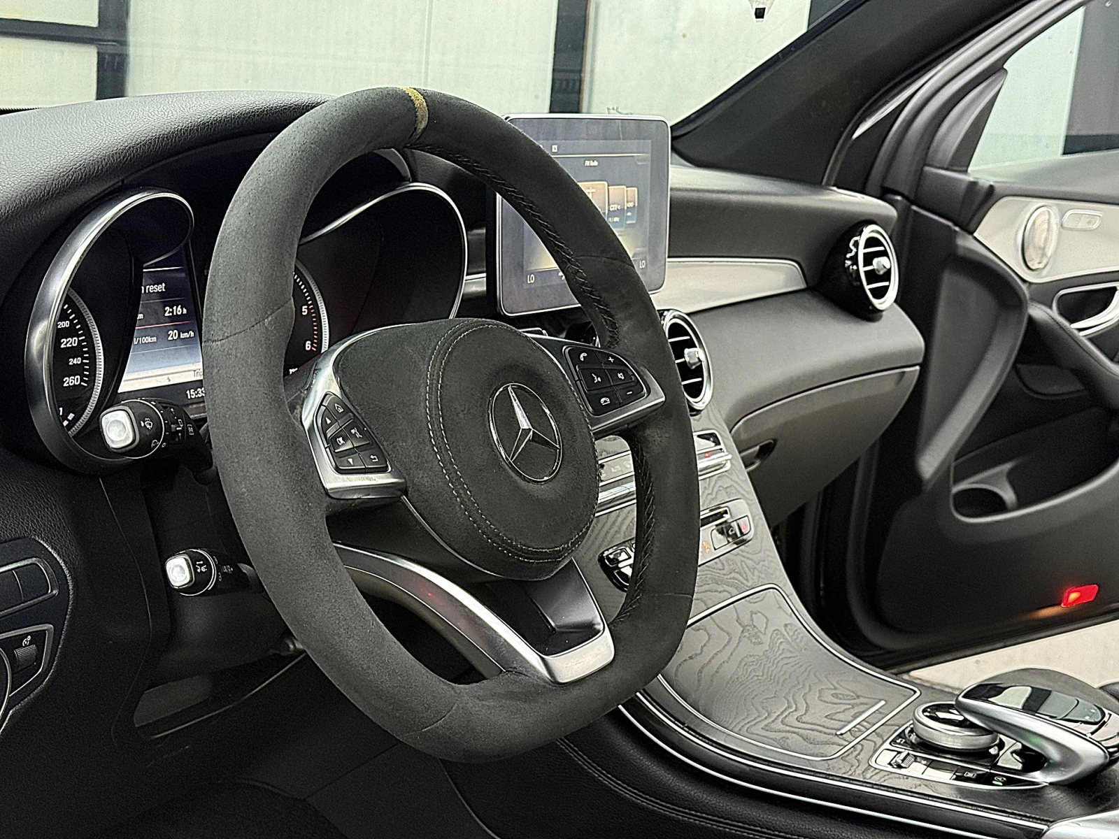 Mercedes-Benz GLC 220 AMG-line/4-Matic/KAMERA/KeulessGo/СОБСТВЕН ЛИЗИНГ, снимка 12 - Автомобили и джипове - 54912530