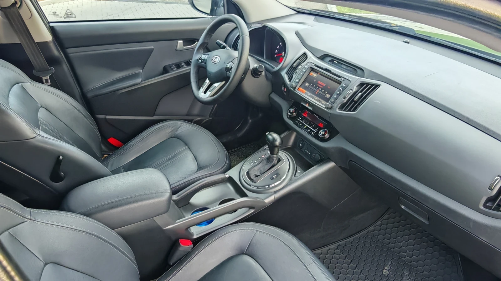 Kia Sportage 2.0CRDI 184кс АВЪОМСТИК КОЖА НАВИГАЦИЯ , снимка 8 - Автомобили и джипове - 55804675
