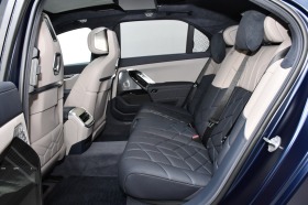 BMW i7 xDrive M70 Individual Lounge Entertain B&W TV, снимка 12 - Автомобили и джипове - 44383982