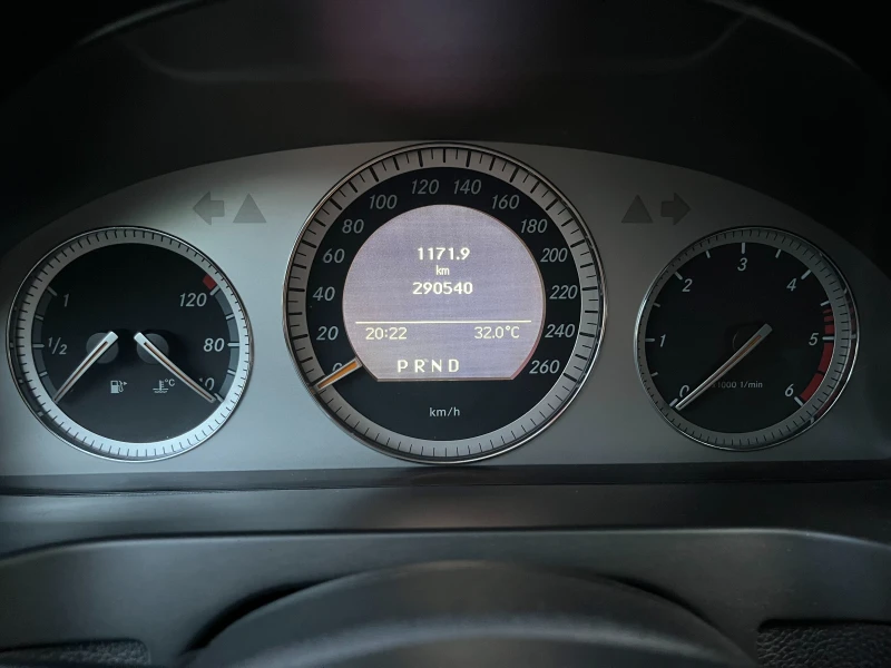 Mercedes-Benz C 220 реални км, снимка 9 - Автомобили и джипове - 52200572