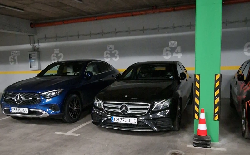 Mercedes-Benz E 220 2.2 AMG line| 360| 9G, снимка 3 - Автомобили и джипове - 52508002