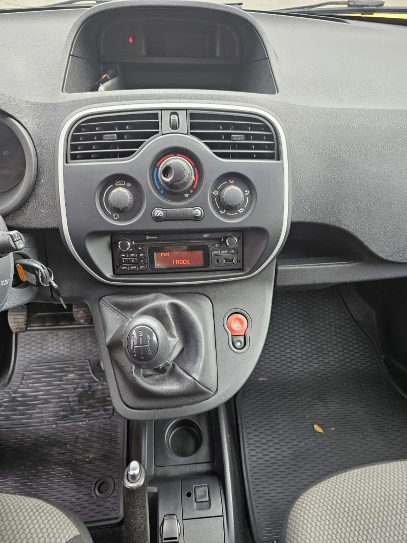 Renault Kangoo dCi 75 к.с. Stop&Start, снимка 9 - Автомобили и джипове - 52445025