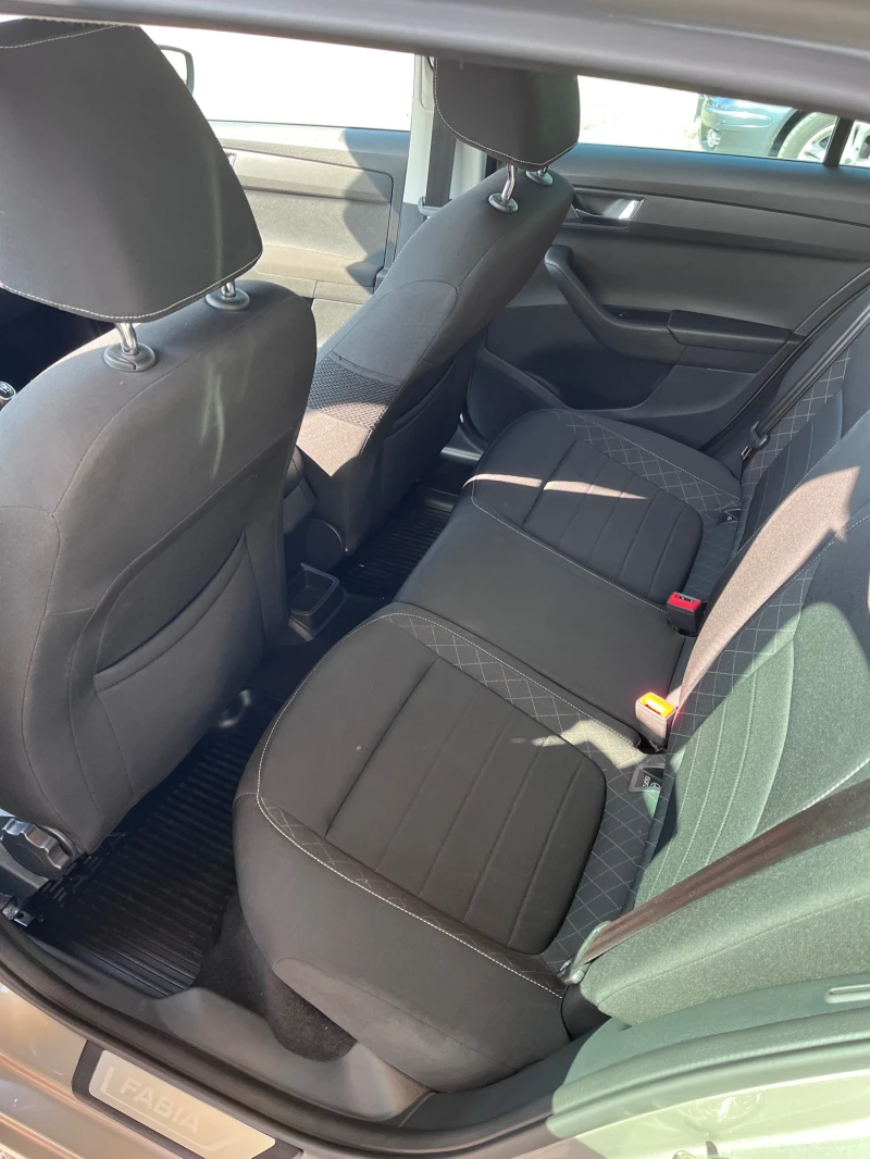 Skoda Fabia Combi 1.2 Tsi 6MT 110HP, снимка 11 - Автомобили и джипове - 52522686