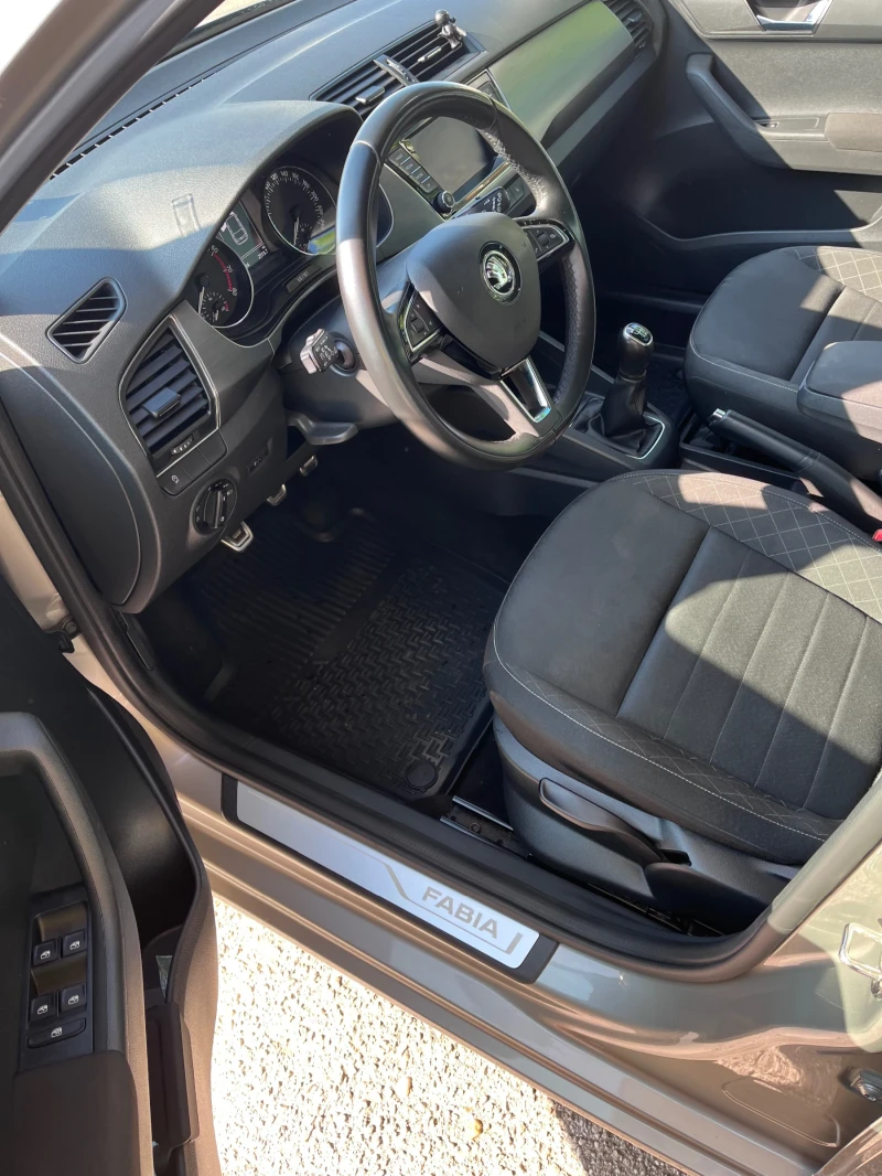 Skoda Fabia Combi 1.2 Tsi 6MT 110HP, снимка 10 - Автомобили и джипове - 52522686