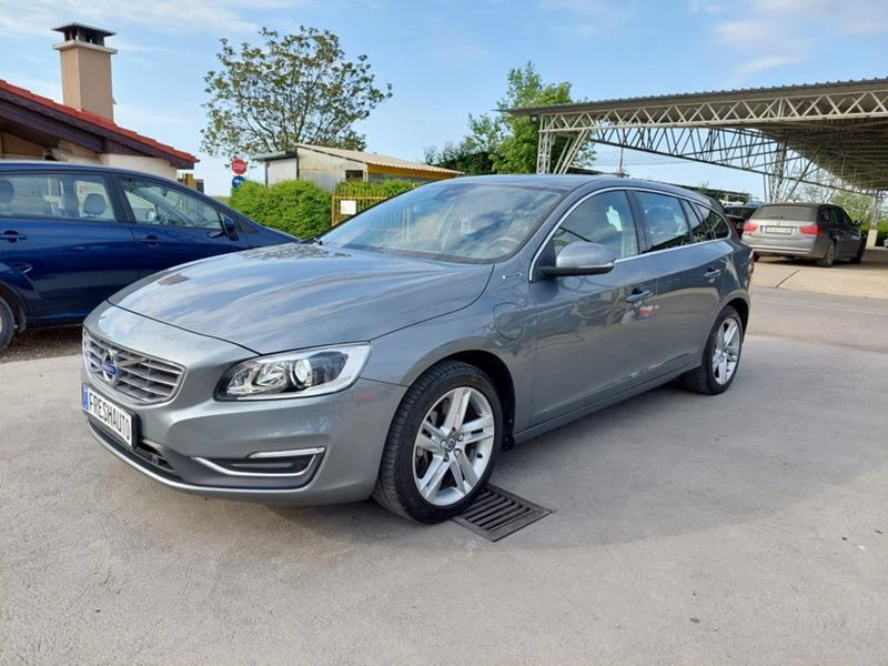 Volvo V60 2.4 TWIN ENGINE 4х4 - изображение 3