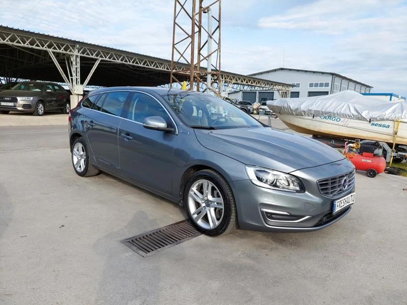 Volvo V60 2.4 TWIN ENGINE 4х4 - изображение 2