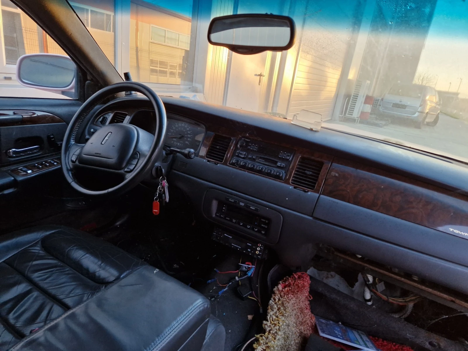 Lincoln Town car 4.6L-V-8 | Mobile.bg — изображение 11