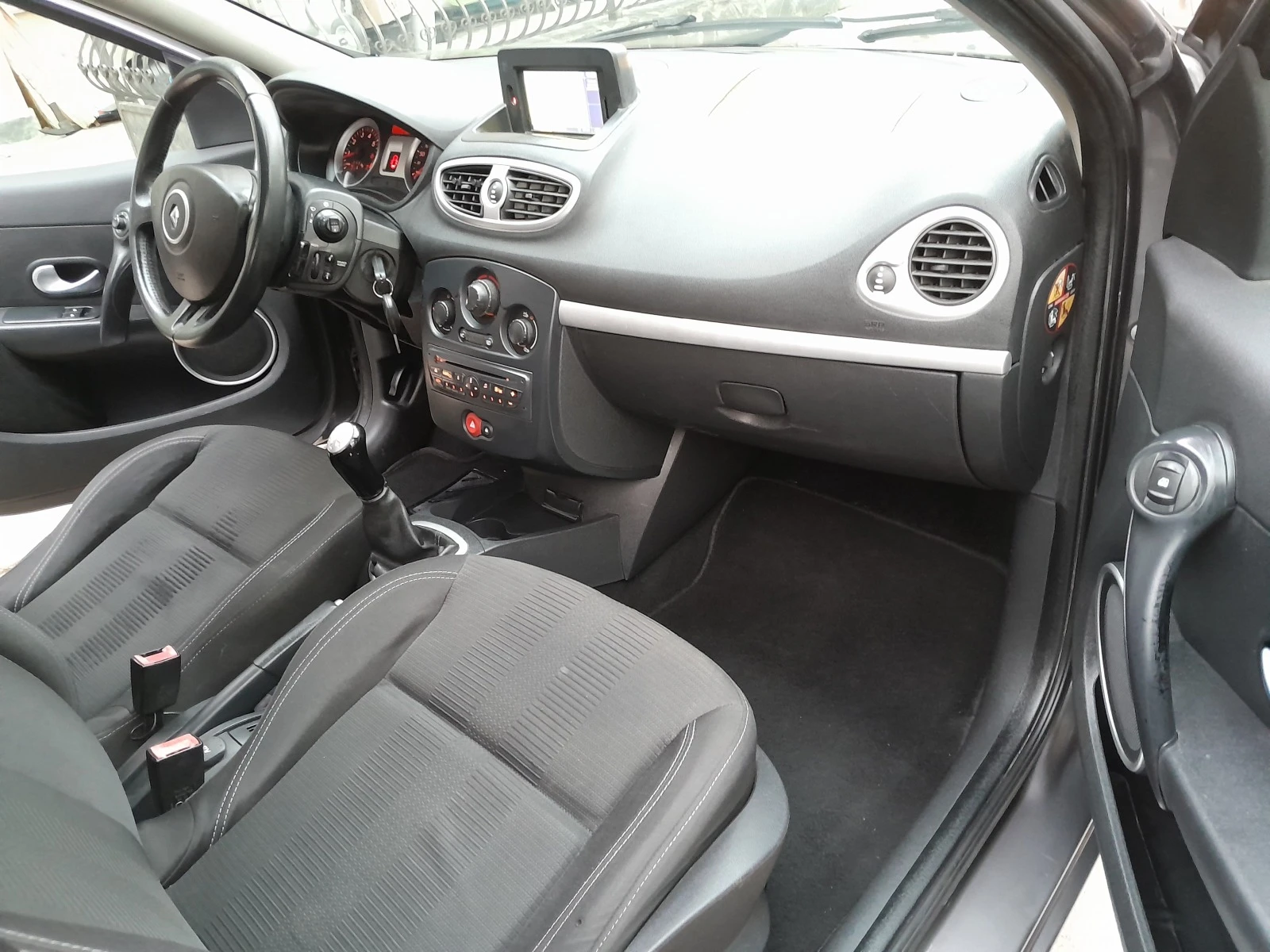 Renault Clio 1.2i НАВИГАЦИЯ-БЕНЗИН/ГАЗ! | Mobile.bg — изображение 12